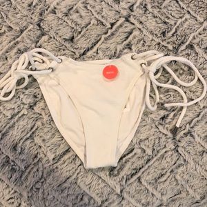 White textured adjustable grommet bikini bottom